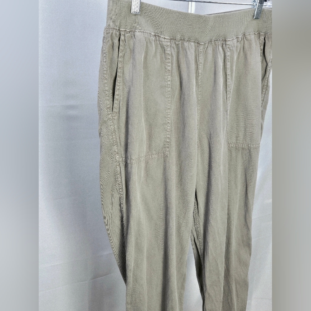 Faherty Arlie Day Elevated Basic Thyme Green Quie… - image 3